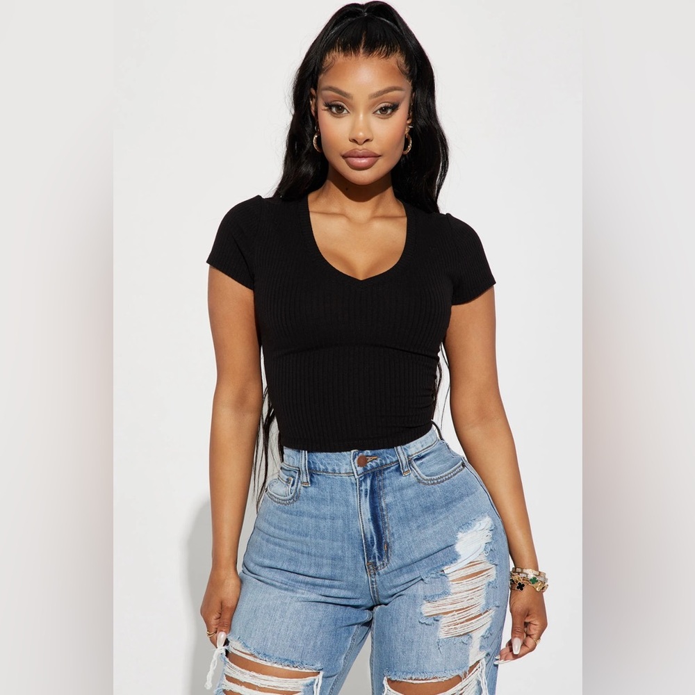 Fashion Nova Sade Ribbed Crew Neck Top Tee Shirt Black Womens Medium V-Neck